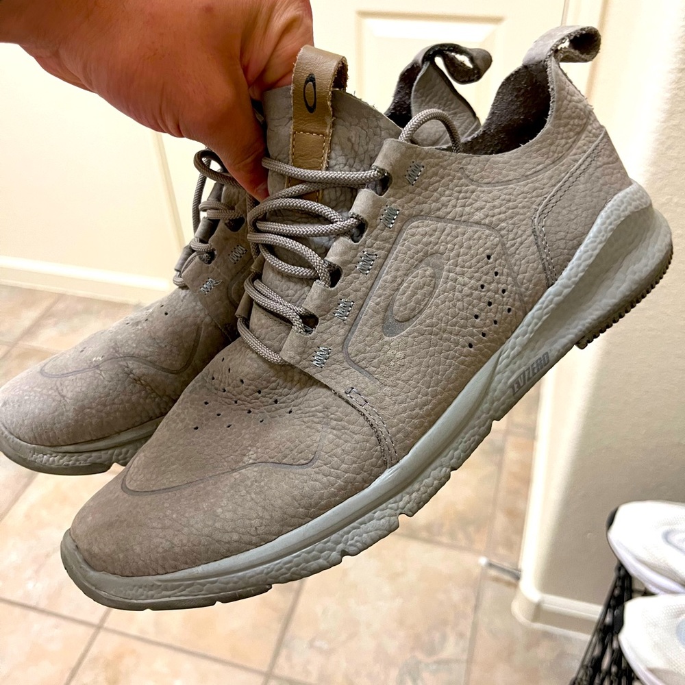 Oakley Shoes. Mens Size 10 in Good condition!